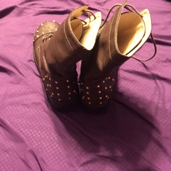 Brown boots with spikes - Picture 4 of 7